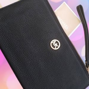 Nwot Michael Kors pouch bag purse